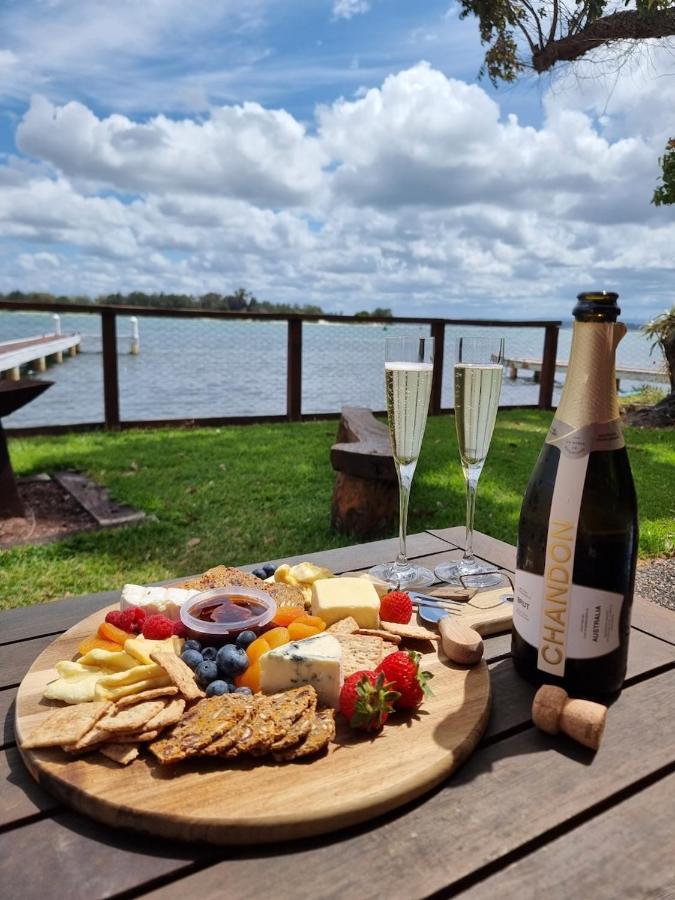 Serenity By The - Romantic Waterfront Couple's Getaway