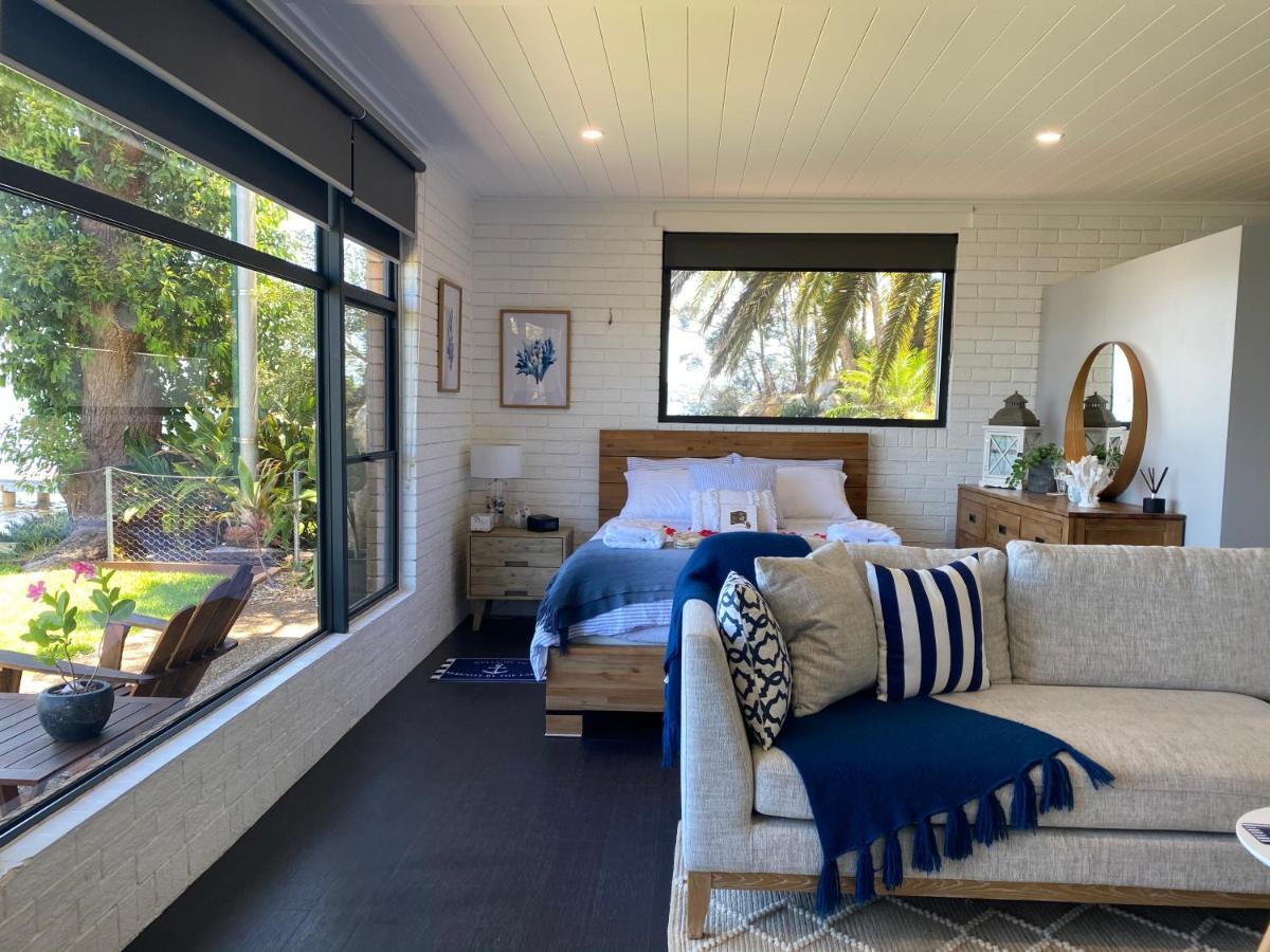 Serenity By The - Romantic Waterfront Couple's Getaway Villa *