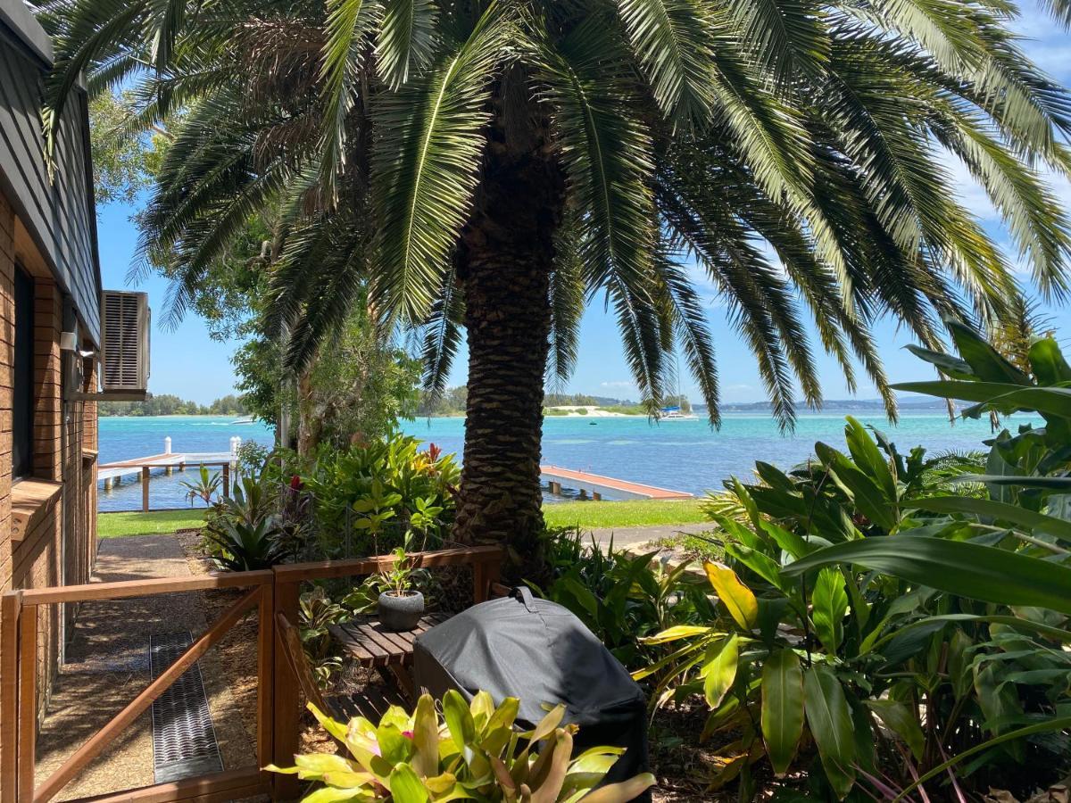 Villa Serenity By The - Romantic Waterfront Couple's Getaway *